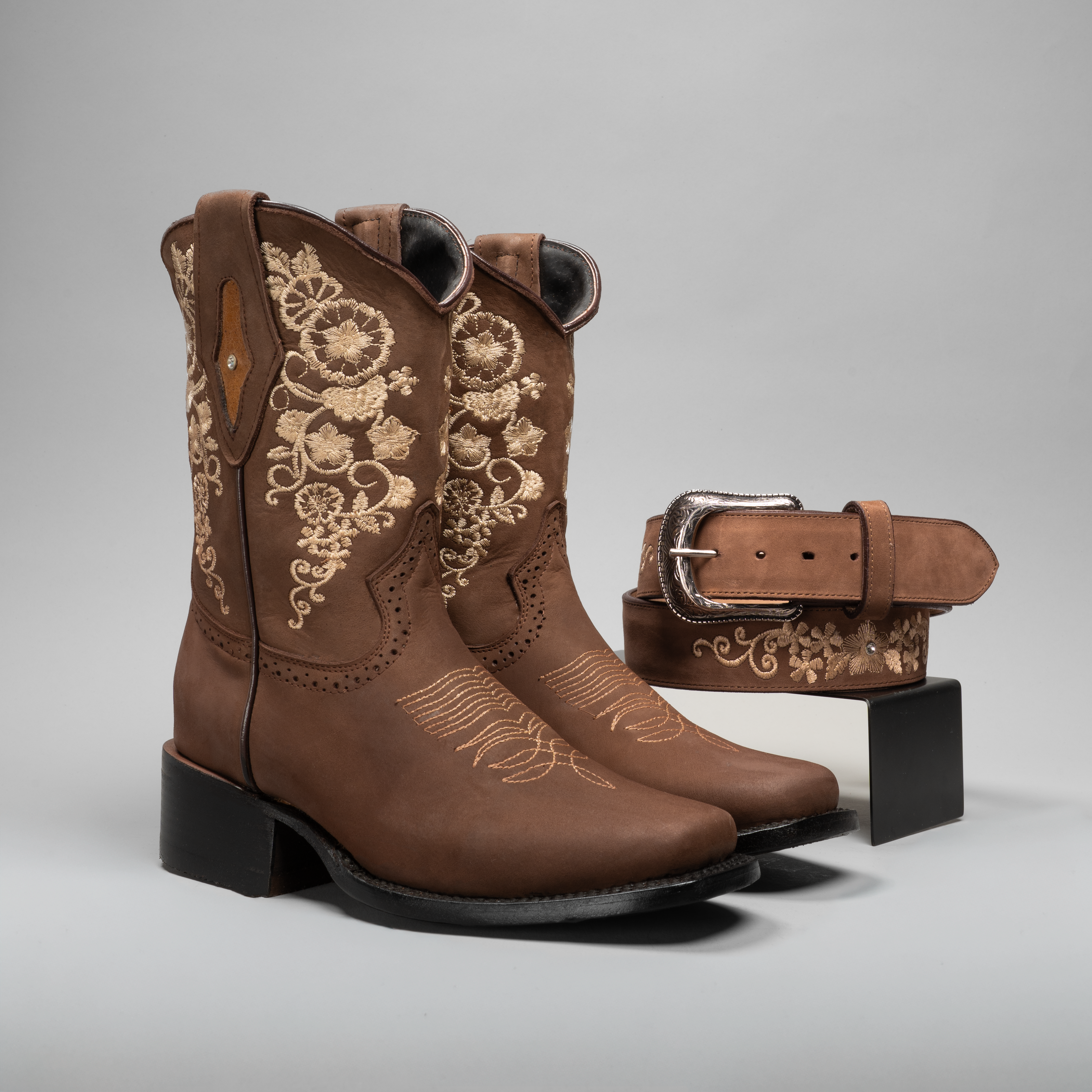 WOMEN'S 1401 SAND EMBROIDERED SQUARE TOE COWBOY ANKLE BOOTS AND BUNDLE BELT