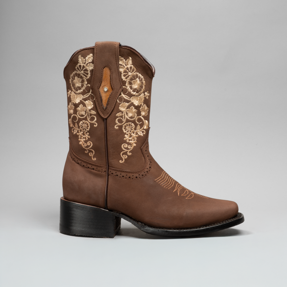 WOMEN'S 1401 SAND EMBROIDERED SQUARE TOE COWBOY ANKLE BOOTS AND BUNDLE BELT
