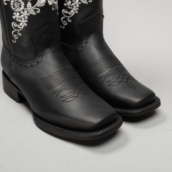 WOMEN'S 1401 BLACK EMBROIDERED SQUARE TOE COWBOY ANKLE BOOTS AND BUNDLE BELT - 0