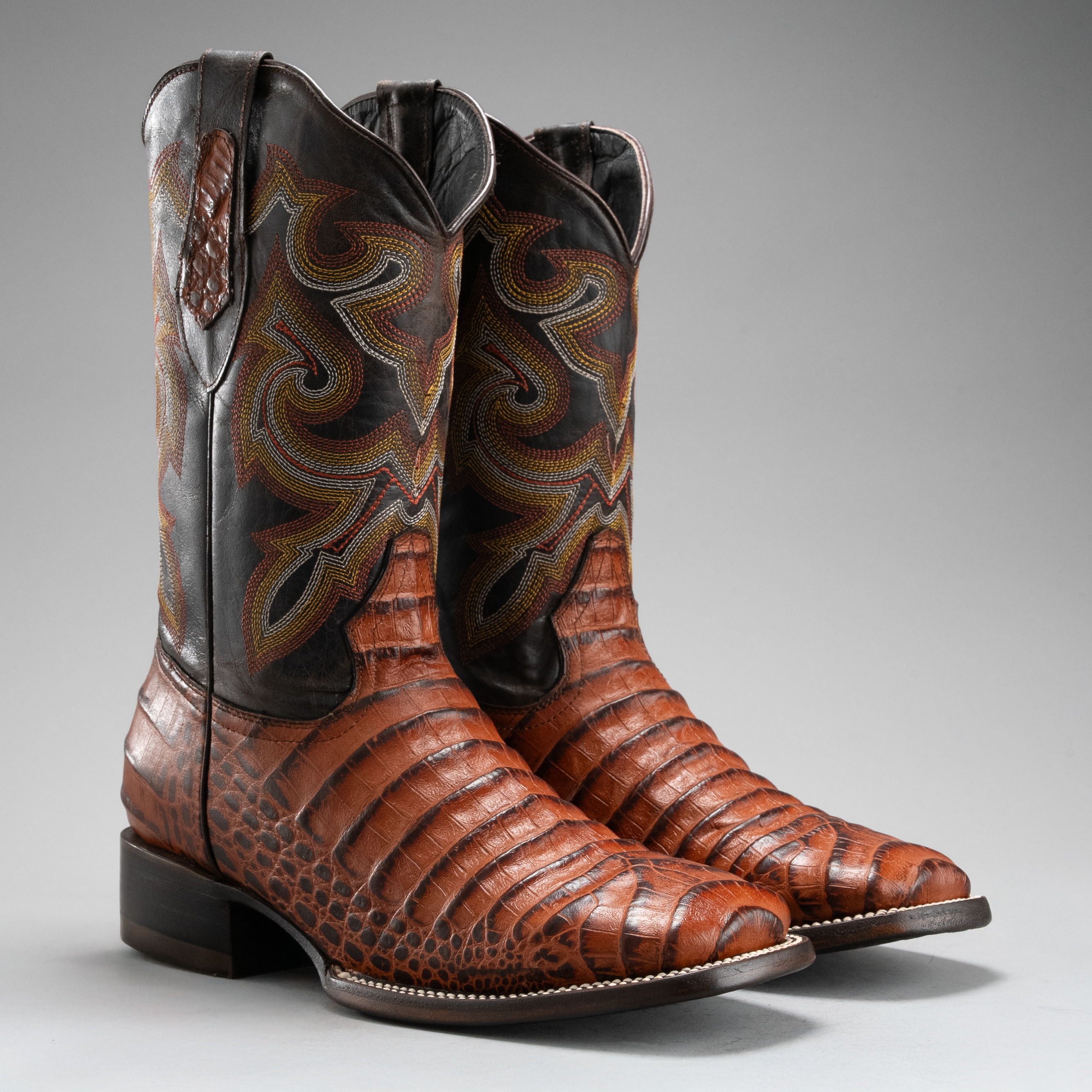 BD704 MEN'S WESTERN BOOTS CAYMAN PRINT LEATHER SQUARE TOE COWBOY BOOTS CONAC COLOR