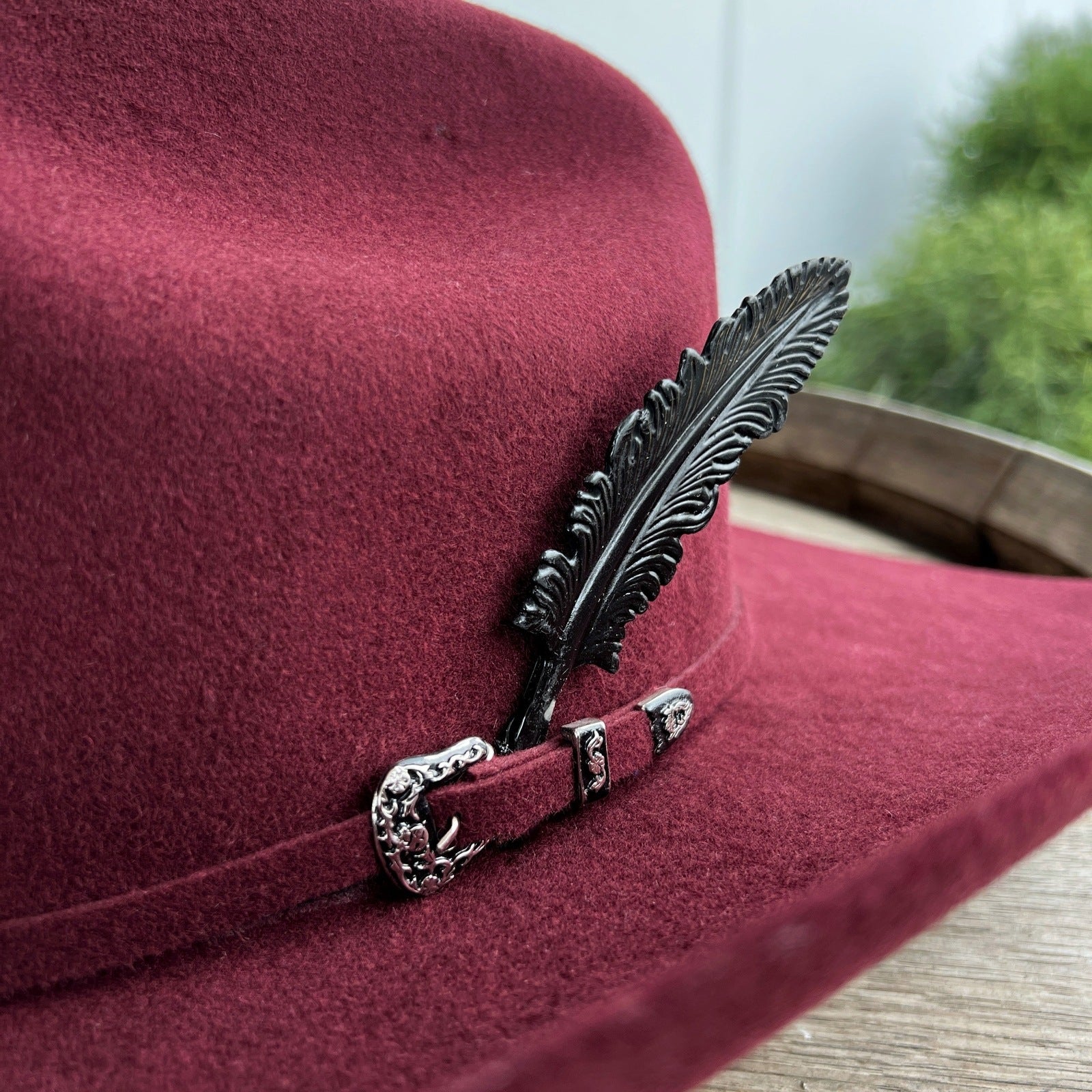 Pluma de Metal Para Sombrero Vaquero