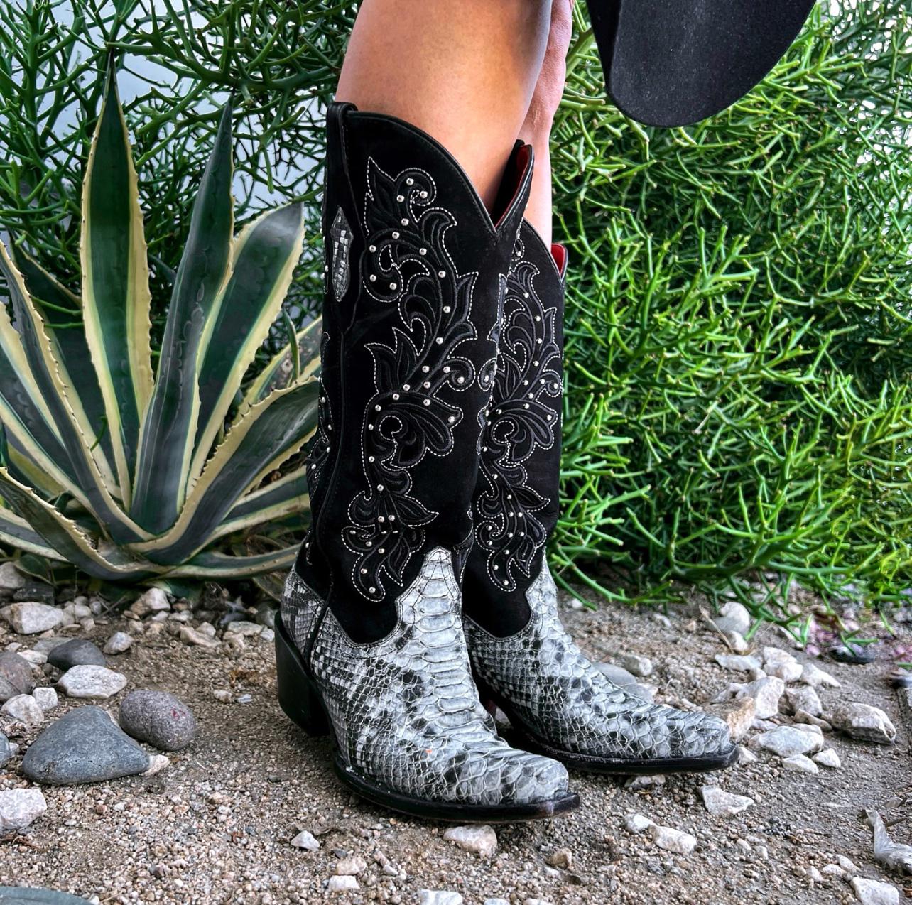 LADY WOMEN'S BLACK PYTHON COWBOY BOOTS J TOE BELLA